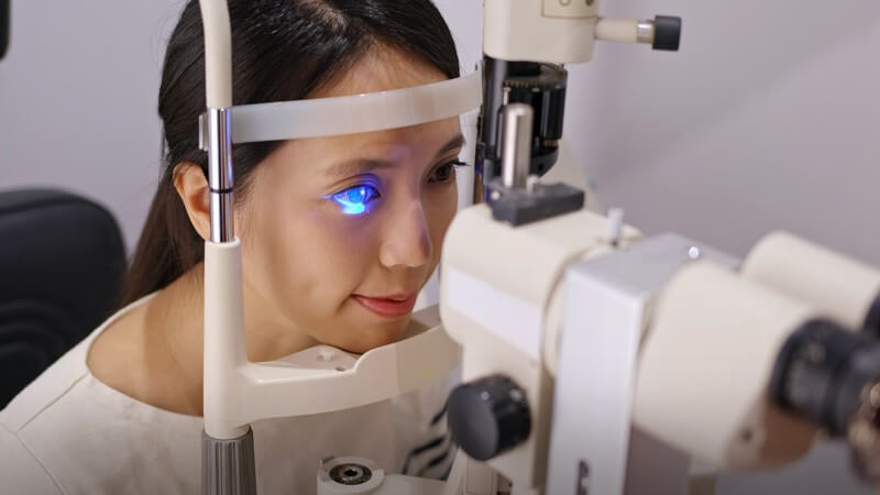 Metode pembedahan untuk mengatasi masalah mata