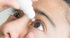 Bệnh khô mắt: Nước mắt nhân tạo có thể giúp bạn như thế nào?